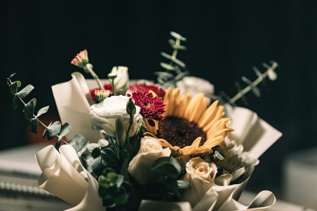 Trauerfeiern Blumen gibt es auch bei alternativen Beisetzungsformen